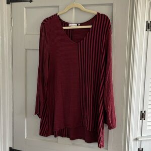 Habitat tunic in black and red stripes